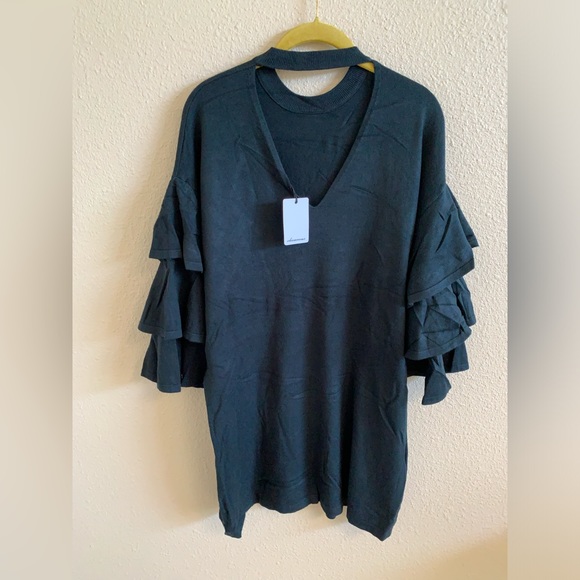 Olivaceous Black Top With Triple Bell Sleeves NWT🌴 - Picture 5 of 7